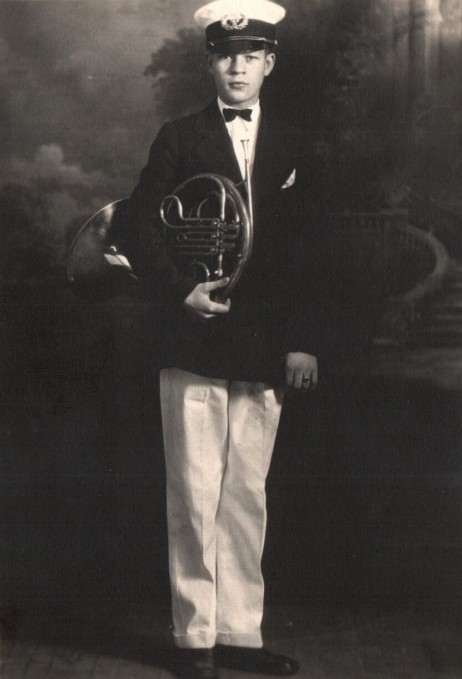 ANONYMOUS - Unidentified hornist