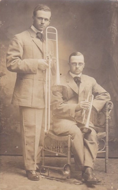 ANONYMOUS - Unidentified trombone and trumpet players