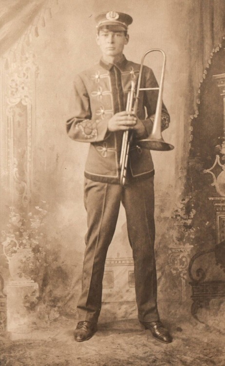 ANONYMOUS - Unidentified trombone player 