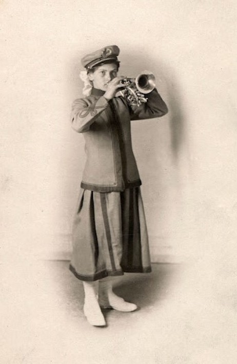 ANONYMOUS - Cornet Girl of Helen May Butler and her Ladies Brass Band