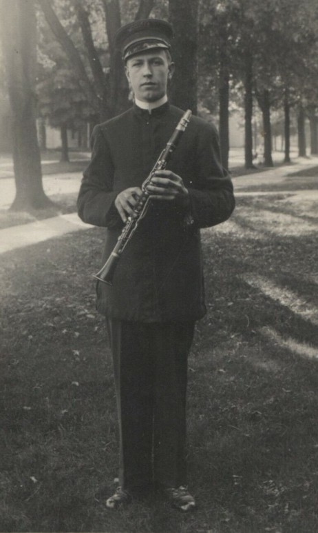 ANONYMOUS - Unidentified clarinetist in uniform 