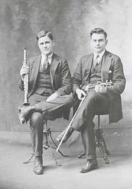 PENNELL Joseph Judd - Portrait of Maduros Brothers Holding Violin and Clarinet 