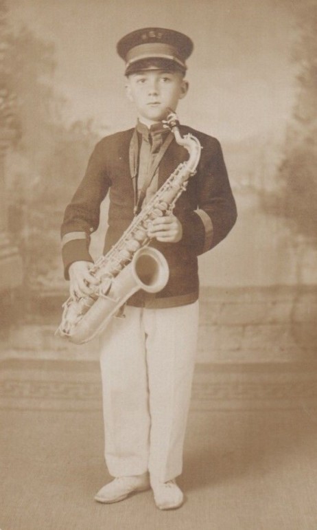 ANONYMOUS - Little boy with saxophone 